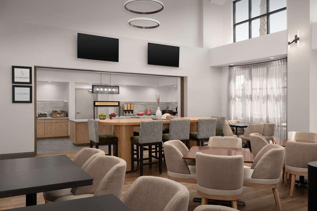 Hampton Inn & Suites Paso Robles Restaurant photo